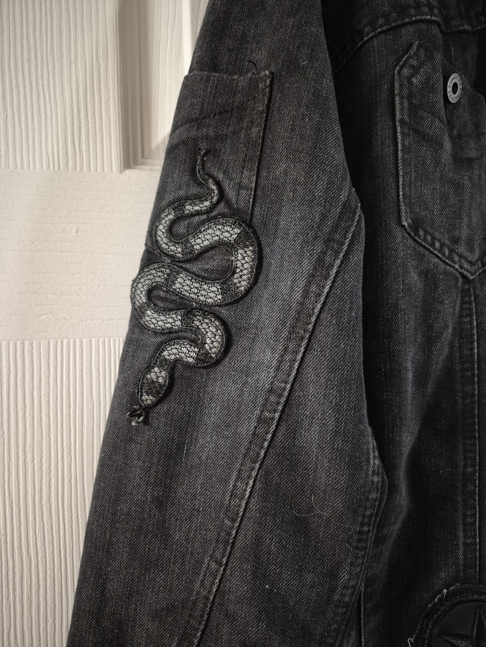 Ring of Fire Men's Black Badge-Embellished Jacket - Picture 3 of 6